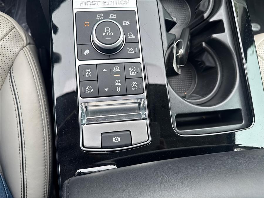 2017 Land Rover Discovery First Edition V6 Supercharged, available for sale in Canton, Connecticut | Lava Motors. Canton, Connecticut 2017 Land Rover Discovery First Edition V6 Supercharged, available for sale in Canton, Connecticut | Lava Motors. Canton, Connecticut