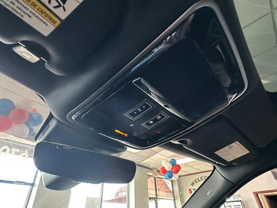 2018 Land Rover Range Rover Velar P250 R-Dynamic SE, available for sale in Inwood, New York | 5 Towns Drive. Inwood, New York 2018 Land Rover Range Rover Velar P250 R-Dynamic SE, available for sale in Inwood, New York | 5 Towns Drive. Inwood, New York