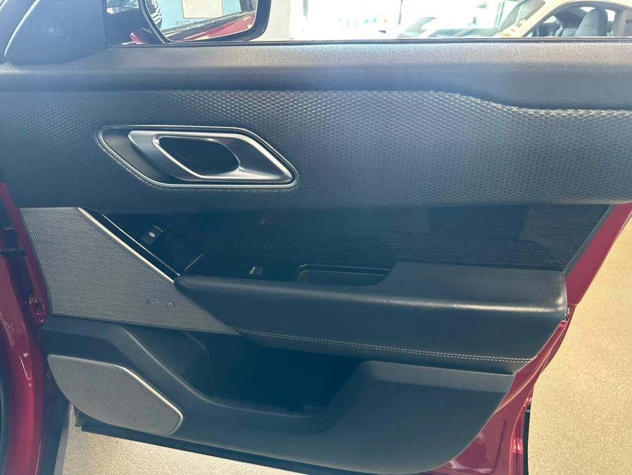 2018 Land Rover Range Rover Velar P250 R-Dynamic SE, available for sale in Inwood, New York | 5 Towns Drive. Inwood, New York 2018 Land Rover Range Rover Velar P250 R-Dynamic SE, available for sale in Inwood, New York | 5 Towns Drive. Inwood, New York