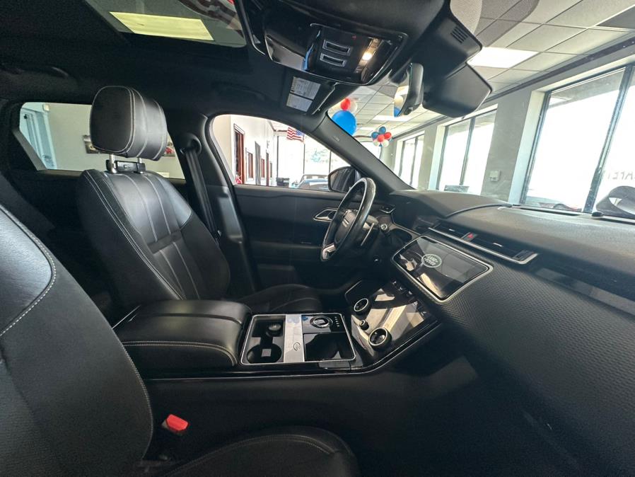 2018 Land Rover Range Rover Velar P250 R-Dynamic SE, available for sale in Inwood, New York | 5 Towns Drive. Inwood, New York 2018 Land Rover Range Rover Velar P250 R-Dynamic SE, available for sale in Inwood, New York | 5 Towns Drive. Inwood, New York