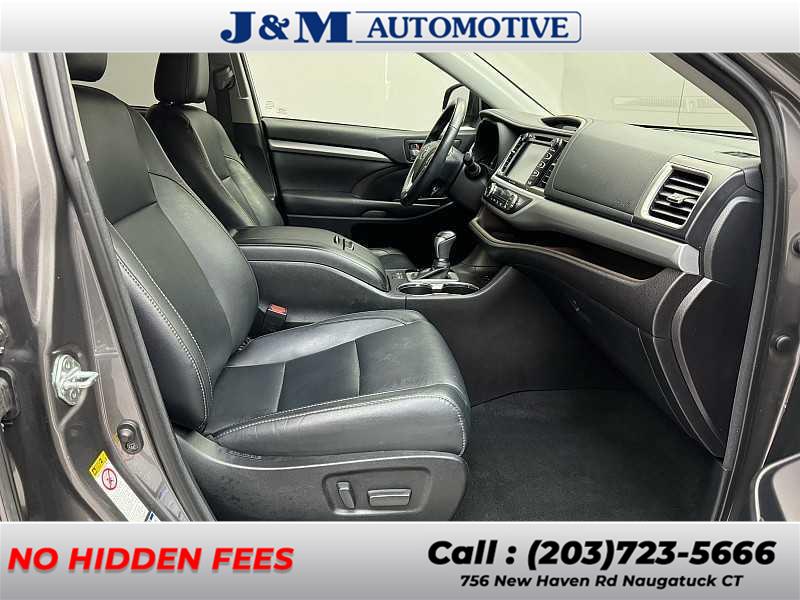 2018 Toyota Highlander XLE, available for sale in Naugatuck, Connecticut | J&M Automotive Sls&Svc LLC. Naugatuck, Connecticut 2018 Toyota Highlander XLE, available for sale in Naugatuck, Connecticut | J&M Automotive Sls&Svc LLC. Naugatuck, Connecticut