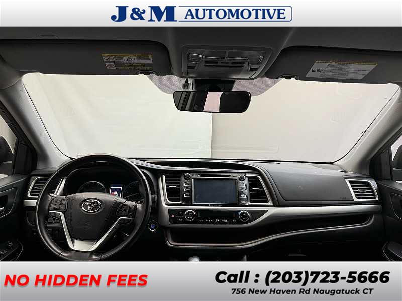 2018 Toyota Highlander XLE, available for sale in Naugatuck, Connecticut | J&M Automotive Sls&Svc LLC. Naugatuck, Connecticut 2018 Toyota Highlander XLE, available for sale in Naugatuck, Connecticut | J&M Automotive Sls&Svc LLC. Naugatuck, Connecticut