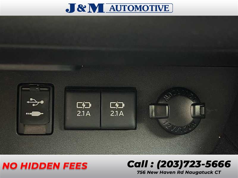 2018 Toyota Highlander XLE, available for sale in Naugatuck, Connecticut | J&M Automotive Sls&Svc LLC. Naugatuck, Connecticut 2018 Toyota Highlander XLE, available for sale in Naugatuck, Connecticut | J&M Automotive Sls&Svc LLC. Naugatuck, Connecticut