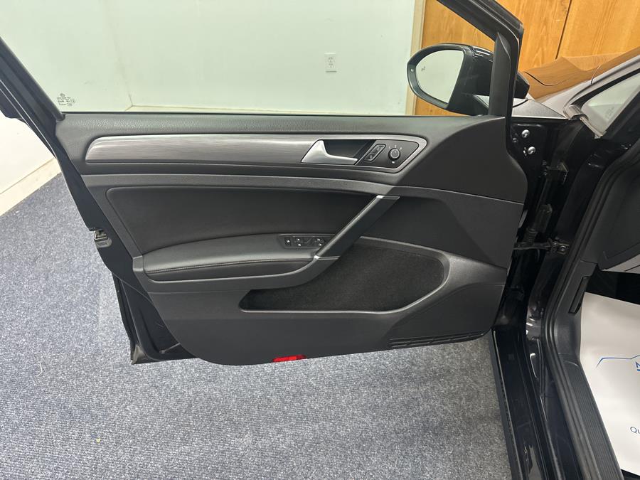 2018 Volkswagen Golf 1.8T 4-Door SE Auto, available for sale in Plainville, Connecticut | New England Auto Sales LLC. Plainville, Connecticut 2018 Volkswagen Golf 1.8T 4-Door SE Auto, available for sale in Plainville, Connecticut | New England Auto Sales LLC. Plainville, Connecticut