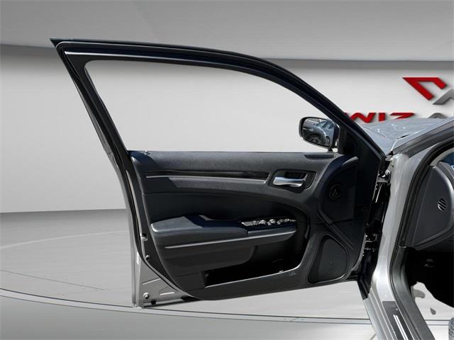 2016 Chrysler 300 Limited, available for sale in Stratford, Connecticut | Wiz Leasing Inc. Stratford, Connecticut 2016 Chrysler 300 Limited, available for sale in Stratford, Connecticut | Wiz Leasing Inc. Stratford, Connecticut