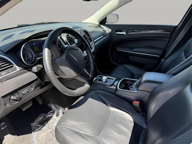 2016 Chrysler 300 Limited, available for sale in Stratford, Connecticut | Wiz Leasing Inc. Stratford, Connecticut 2016 Chrysler 300 Limited, available for sale in Stratford, Connecticut | Wiz Leasing Inc. Stratford, Connecticut