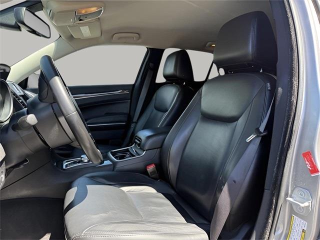 2016 Chrysler 300 Limited, available for sale in Stratford, Connecticut | Wiz Leasing Inc. Stratford, Connecticut 2016 Chrysler 300 Limited, available for sale in Stratford, Connecticut | Wiz Leasing Inc. Stratford, Connecticut