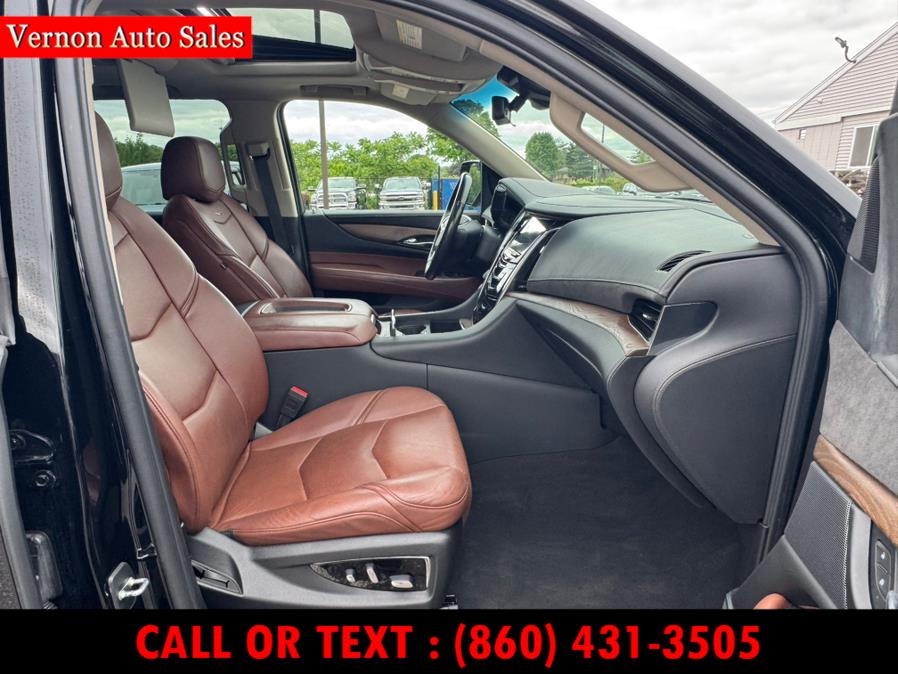 2019 Cadillac Escalade 4WD 4dr Luxury, available for sale in Manchester, Connecticut | Vernon Auto Sale & Service. Manchester, Connecticut 2019 Cadillac Escalade 4WD 4dr Luxury, available for sale in Manchester, Connecticut | Vernon Auto Sale & Service. Manchester, Connecticut