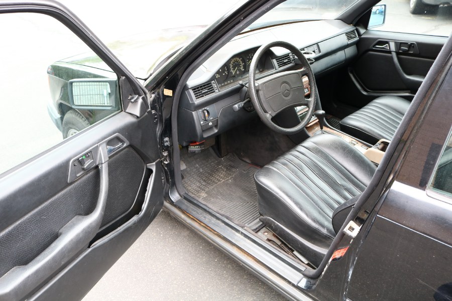 1987 Mercedes-Benz 300 Series 4dr Wagon 300TD Auto, available for sale in Bristol, Connecticut | Dealmax Motors LLC. Bristol, Connecticut 1987 Mercedes-Benz 300 Series 4dr Wagon 300TD Auto, available for sale in Bristol, Connecticut | Dealmax Motors LLC. Bristol, Connecticut