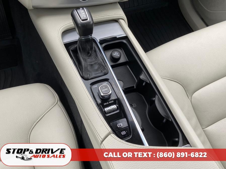 2017 Volvo XC90 T6 AWD 7-Passenger Momentum, available for sale in East Windsor, Connecticut | Stop & Drive Auto Sales. East Windsor, Connecticut 2017 Volvo XC90 T6 AWD 7-Passenger Momentum, available for sale in East Windsor, Connecticut | Stop & Drive Auto Sales. East Windsor, Connecticut