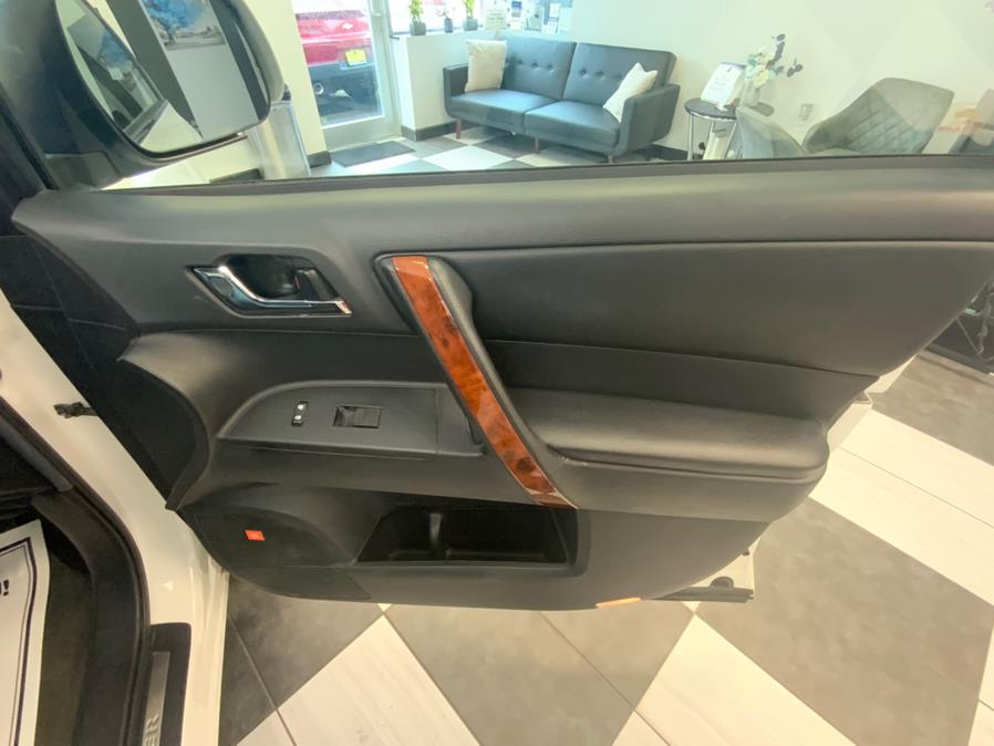 2012 Toyota Highlander 4WD 4dr V6 Limited (Natl), available for sale in Hartford, Connecticut | Franklin Motors Auto Sales LLC. Hartford, Connecticut 2012 Toyota Highlander 4WD 4dr V6 Limited (Natl), available for sale in Hartford, Connecticut | Franklin Motors Auto Sales LLC. Hartford, Connecticut