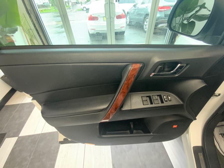 2012 Toyota Highlander 4WD 4dr V6 Limited (Natl), available for sale in Hartford, Connecticut | Franklin Motors Auto Sales LLC. Hartford, Connecticut 2012 Toyota Highlander 4WD 4dr V6 Limited (Natl), available for sale in Hartford, Connecticut | Franklin Motors Auto Sales LLC. Hartford, Connecticut