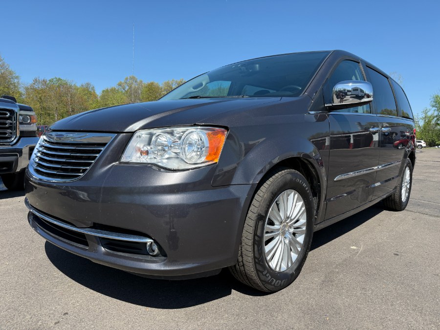Used 2016 Chrysler Town & Country in Ortonville, Michigan | Marsh Auto Sales LLC. Ortonville, Michigan