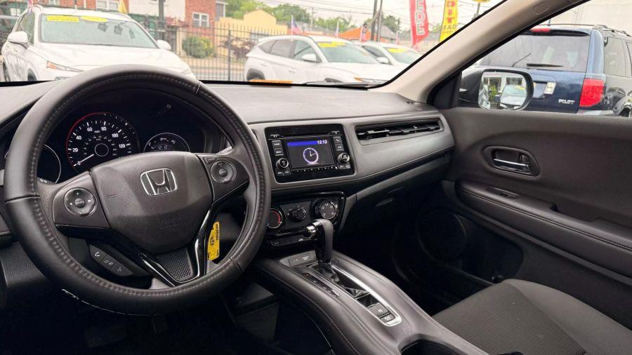 2022 Honda Hr-v LX Sport Utility 4D, available for sale in Linden, New Jersey | Route 27 Auto Mall. Linden, New Jersey 2022 Honda Hr-v LX Sport Utility 4D, available for sale in Linden, New Jersey | Route 27 Auto Mall. Linden, New Jersey