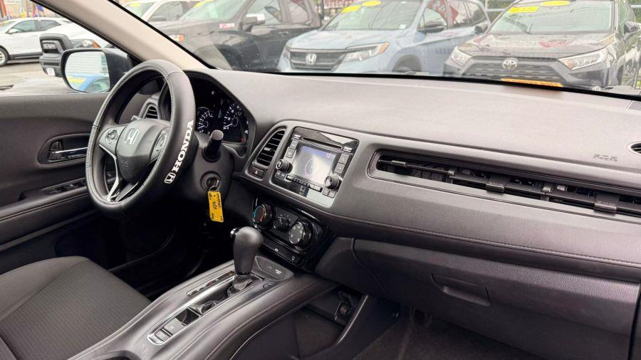 2022 Honda Hr-v LX Sport Utility 4D, available for sale in Linden, New Jersey | Route 27 Auto Mall. Linden, New Jersey 2022 Honda Hr-v LX Sport Utility 4D, available for sale in Linden, New Jersey | Route 27 Auto Mall. Linden, New Jersey