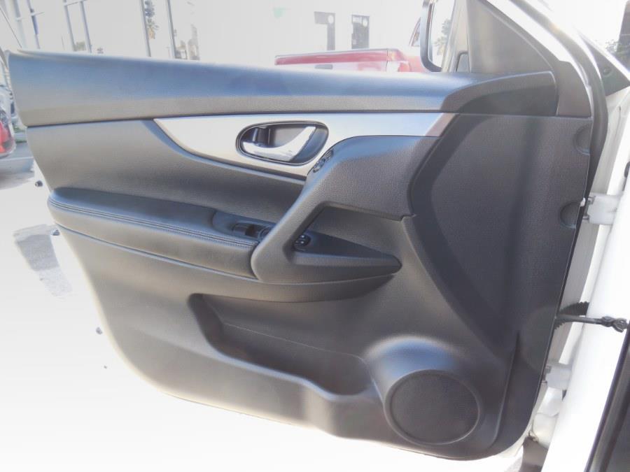 2016 Nissan Rogue FWD 4dr SV, available for sale in Hawaiian Gardens, California | Luxe Motors. Hawaiian Gardens, California 2016 Nissan Rogue FWD 4dr SV, available for sale in Hawaiian Gardens, California | Luxe Motors. Hawaiian Gardens, California