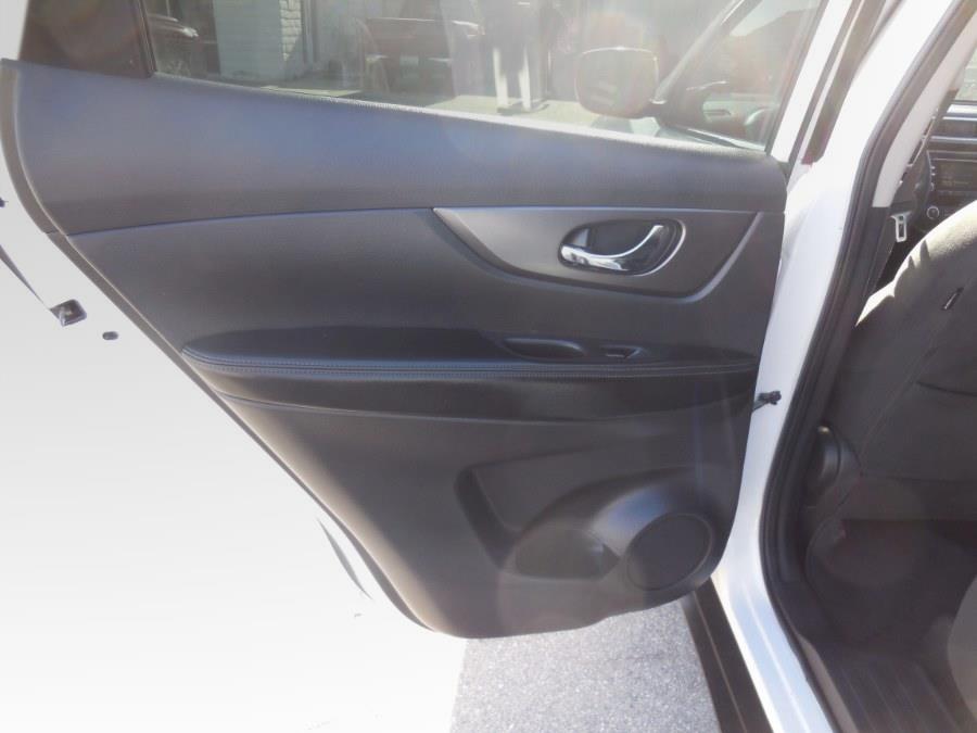 2016 Nissan Rogue FWD 4dr SV, available for sale in Hawaiian Gardens, California | Luxe Motors. Hawaiian Gardens, California 2016 Nissan Rogue FWD 4dr SV, available for sale in Hawaiian Gardens, California | Luxe Motors. Hawaiian Gardens, California