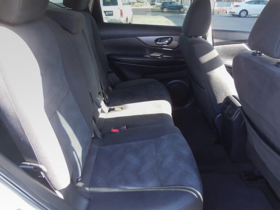 2016 Nissan Rogue FWD 4dr SV, available for sale in Hawaiian Gardens, California | Luxe Motors. Hawaiian Gardens, California 2016 Nissan Rogue FWD 4dr SV, available for sale in Hawaiian Gardens, California | Luxe Motors. Hawaiian Gardens, California