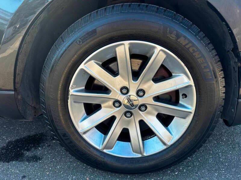 2013 Lincoln Mkt Town Car Livery Fleet AWD 4dr Crossover, available for sale in Hempstead, New York | VIP Auto Credit Express. Hempstead, New York 2013 Lincoln Mkt Town Car Livery Fleet AWD 4dr Crossover, available for sale in Hempstead, New York | VIP Auto Credit Express. Hempstead, New York
