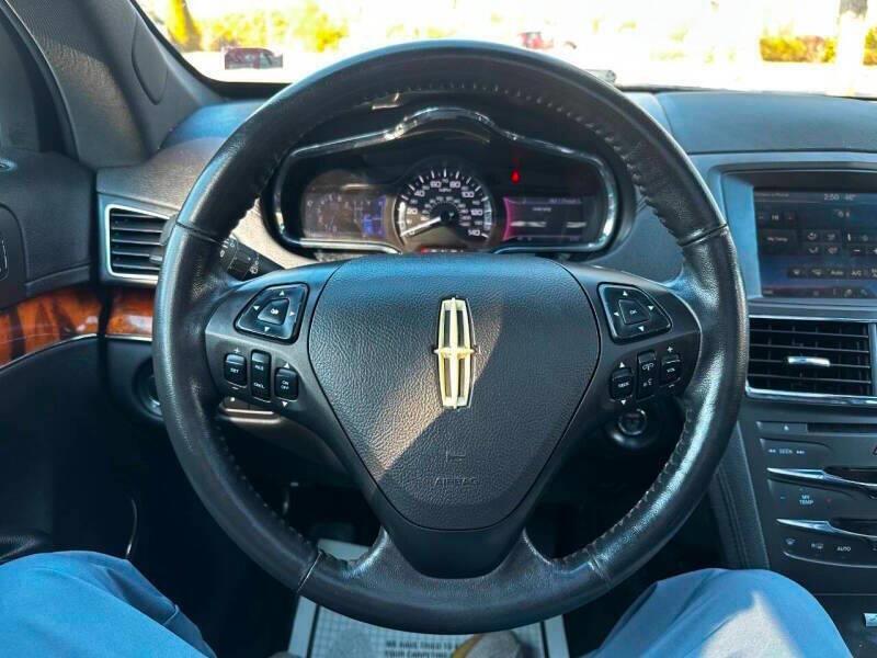 2013 Lincoln Mkt Town Car Livery Fleet AWD 4dr Crossover, available for sale in Hempstead, New York | VIP Auto Credit Express. Hempstead, New York 2013 Lincoln Mkt Town Car Livery Fleet AWD 4dr Crossover, available for sale in Hempstead, New York | VIP Auto Credit Express. Hempstead, New York