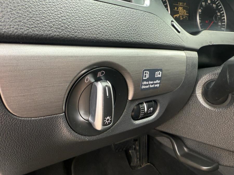2013 Volkswagen Jetta Sedan 4dr DSG TDI w/Premium *Ltd Avail*, available for sale in Manchester, Connecticut | Carsonmain LLC. Manchester, Connecticut 2013 Volkswagen Jetta Sedan 4dr DSG TDI w/Premium *Ltd Avail*, available for sale in Manchester, Connecticut | Carsonmain LLC. Manchester, Connecticut