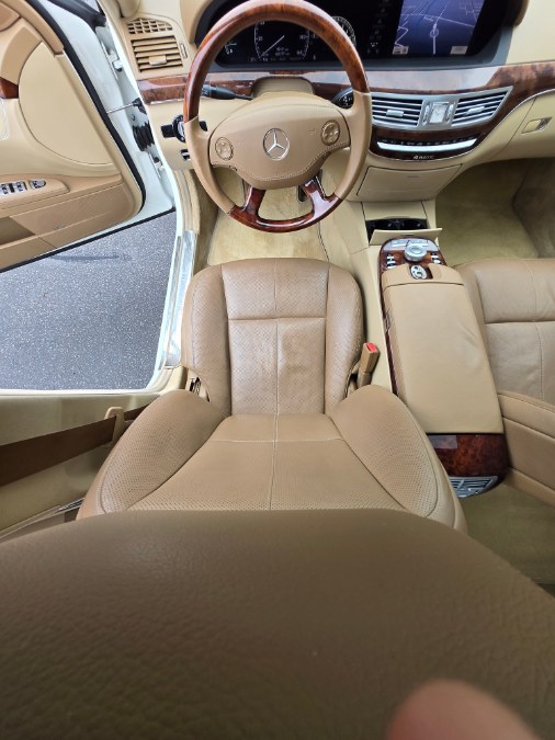 2008 Mercedes-Benz S-Class 4dr Sdn 5.5L V8 4MATIC, available for sale in Bristol, Connecticut | Dealmax Motors LLC. Bristol, Connecticut 2008 Mercedes-Benz S-Class 4dr Sdn 5.5L V8 4MATIC, available for sale in Bristol, Connecticut | Dealmax Motors LLC. Bristol, Connecticut