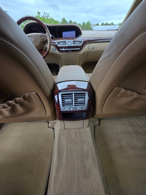 2008 Mercedes-Benz S-Class 4dr Sdn 5.5L V8 4MATIC, available for sale in Bristol, Connecticut | Dealmax Motors LLC. Bristol, Connecticut 2008 Mercedes-Benz S-Class 4dr Sdn 5.5L V8 4MATIC, available for sale in Bristol, Connecticut | Dealmax Motors LLC. Bristol, Connecticut