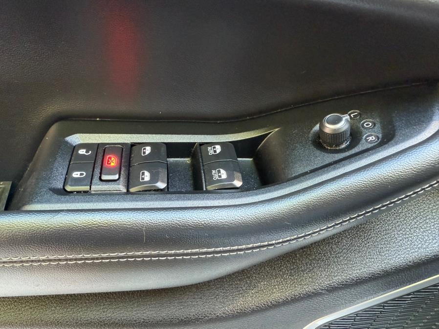 2022 Jeep Grand Cherokee Limited 4x4, available for sale in Newark, New Jersey | Champion Of Newark. Newark, New Jersey 2022 Jeep Grand Cherokee Limited 4x4, available for sale in Newark, New Jersey | Champion Of Newark. Newark, New Jersey