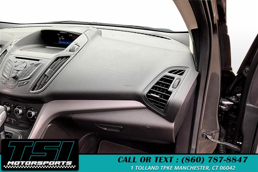 2016 Ford Escape FWD 4dr SE, available for sale in Manchester, Connecticut | TSI Motorsports. Manchester, Connecticut 2016 Ford Escape FWD 4dr SE, available for sale in Manchester, Connecticut | TSI Motorsports. Manchester, Connecticut
