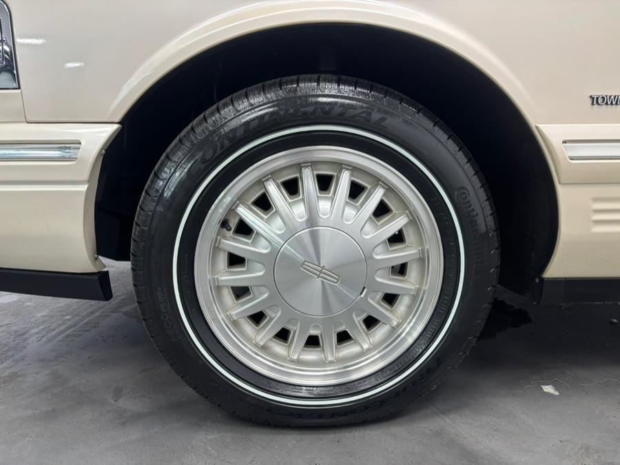 1995 Lincoln Town Car 4dr Sedan Cartier, available for sale in Elizabeth, New Jersey | Dream Auto Group. Elizabeth, New Jersey 1995 Lincoln Town Car 4dr Sedan Cartier, available for sale in Elizabeth, New Jersey | Dream Auto Group. Elizabeth, New Jersey