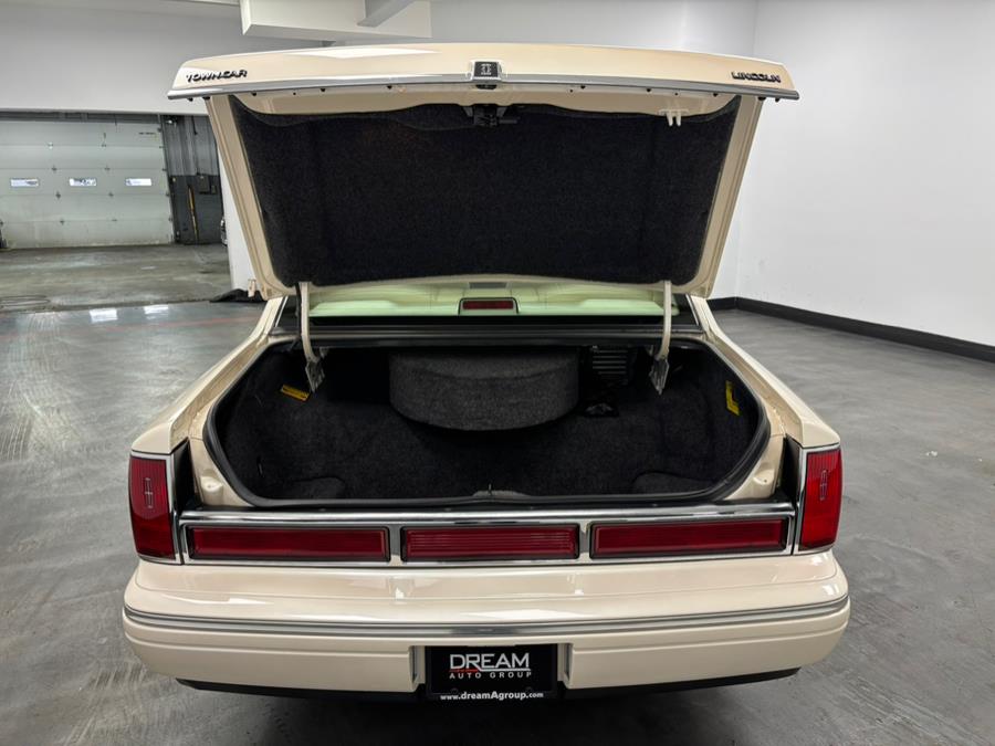 1995 Lincoln Town Car 4dr Sedan Cartier, available for sale in Elizabeth, New Jersey | Dream Auto Group. Elizabeth, New Jersey 1995 Lincoln Town Car 4dr Sedan Cartier, available for sale in Elizabeth, New Jersey | Dream Auto Group. Elizabeth, New Jersey