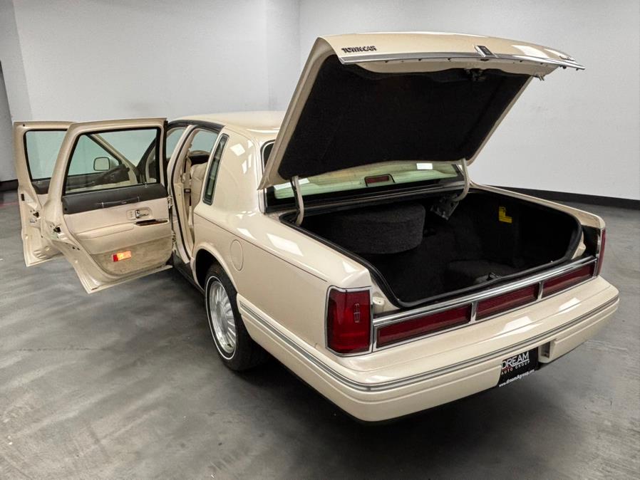 1995 Lincoln Town Car 4dr Sedan Cartier, available for sale in Elizabeth, New Jersey | Dream Auto Group. Elizabeth, New Jersey 1995 Lincoln Town Car 4dr Sedan Cartier, available for sale in Elizabeth, New Jersey | Dream Auto Group. Elizabeth, New Jersey