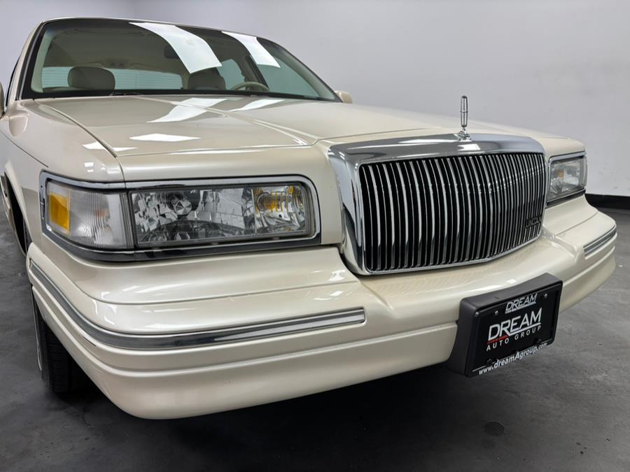 1995 Lincoln Town Car 4dr Sedan Cartier, available for sale in Elizabeth, New Jersey | Dream Auto Group. Elizabeth, New Jersey 1995 Lincoln Town Car 4dr Sedan Cartier, available for sale in Elizabeth, New Jersey | Dream Auto Group. Elizabeth, New Jersey