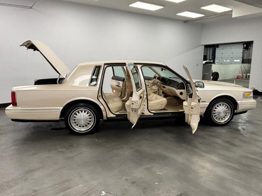 1995 Lincoln Town Car 4dr Sedan Cartier, available for sale in Elizabeth, New Jersey | Dream Auto Group. Elizabeth, New Jersey 1995 Lincoln Town Car 4dr Sedan Cartier, available for sale in Elizabeth, New Jersey | Dream Auto Group. Elizabeth, New Jersey