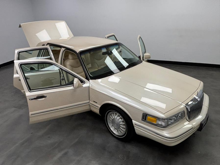 1995 Lincoln Town Car 4dr Sedan Cartier, available for sale in Elizabeth, New Jersey | Dream Auto Group. Elizabeth, New Jersey 1995 Lincoln Town Car 4dr Sedan Cartier, available for sale in Elizabeth, New Jersey | Dream Auto Group. Elizabeth, New Jersey