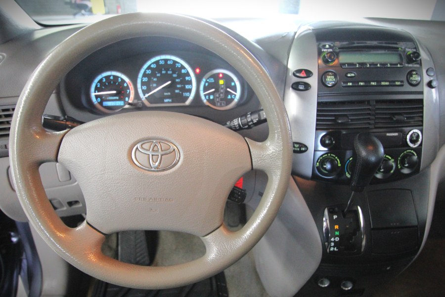 2006 Toyota Sienna 5dr CE FWD 7-Passenger (Natl), available for sale in Garden Grove, California | U Save Auto Auction. Garden Grove, California 2006 Toyota Sienna 5dr CE FWD 7-Passenger (Natl), available for sale in Garden Grove, California | U Save Auto Auction. Garden Grove, California