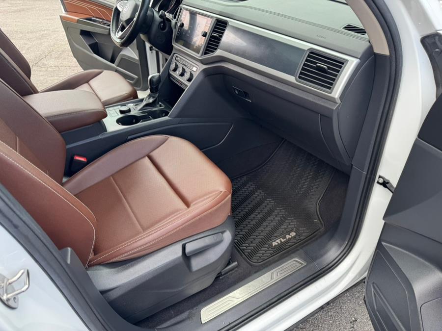 2021 Volkswagen Atlas 3.6L V6 SE w/Technology R-Line 4MOTION *Ltd Avail*, available for sale in Berlin, Connecticut | Tru Auto Mall. Berlin, Connecticut 2021 Volkswagen Atlas 3.6L V6 SE w/Technology R-Line 4MOTION *Ltd Avail*, available for sale in Berlin, Connecticut | Tru Auto Mall. Berlin, Connecticut