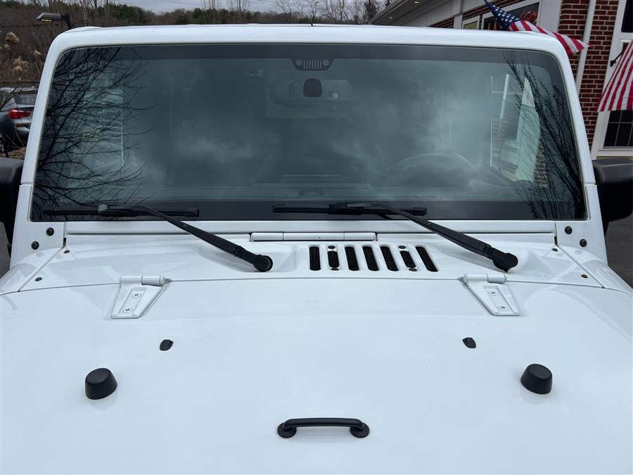 2016 Jeep Wrangler Unlimited 4WD 4dr Sahara, available for sale in Canton, Connecticut | Lava Motors. Canton, Connecticut 2016 Jeep Wrangler Unlimited 4WD 4dr Sahara, available for sale in Canton, Connecticut | Lava Motors. Canton, Connecticut