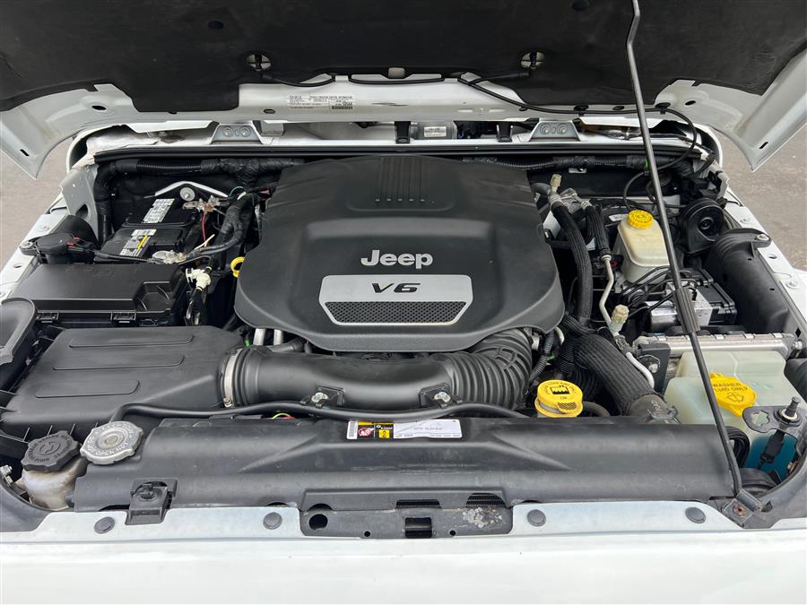 2016 Jeep Wrangler Unlimited 4WD 4dr Sahara, available for sale in Canton, Connecticut | Lava Motors. Canton, Connecticut 2016 Jeep Wrangler Unlimited 4WD 4dr Sahara, available for sale in Canton, Connecticut | Lava Motors. Canton, Connecticut