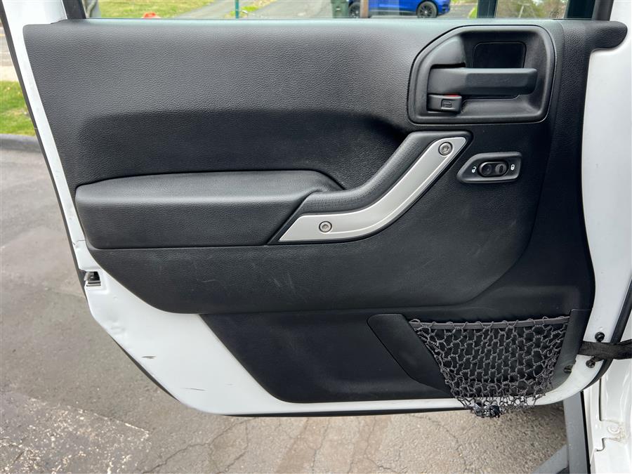 2016 Jeep Wrangler Unlimited 4WD 4dr Sahara, available for sale in Canton, Connecticut | Lava Motors. Canton, Connecticut 2016 Jeep Wrangler Unlimited 4WD 4dr Sahara, available for sale in Canton, Connecticut | Lava Motors. Canton, Connecticut