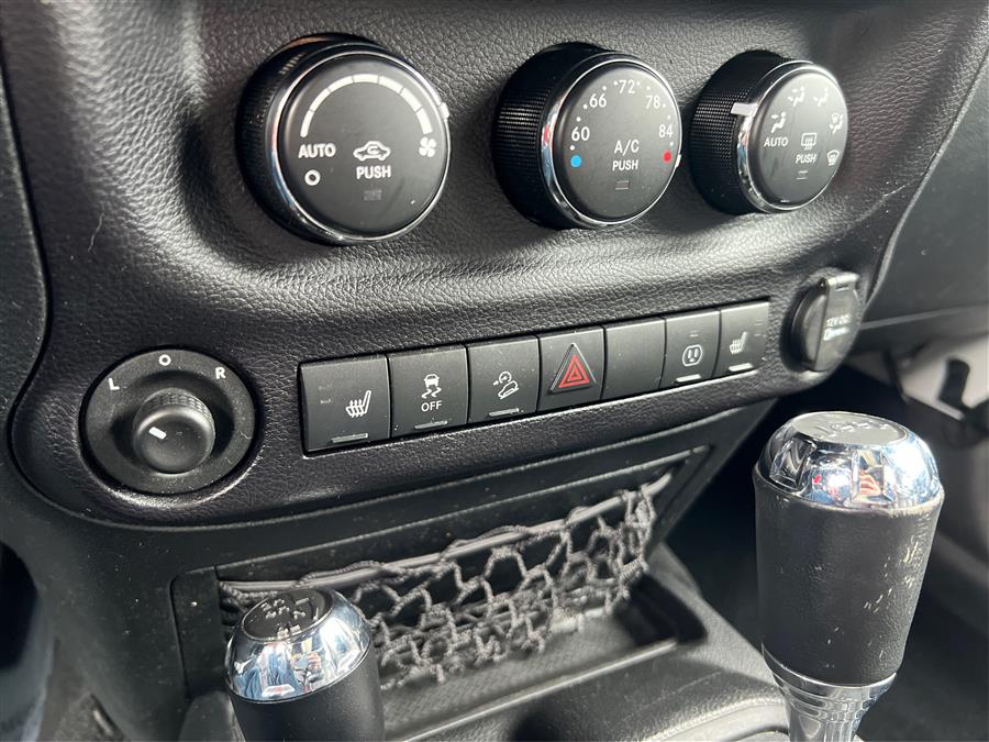 2016 Jeep Wrangler Unlimited 4WD 4dr Sahara, available for sale in Canton, Connecticut | Lava Motors. Canton, Connecticut 2016 Jeep Wrangler Unlimited 4WD 4dr Sahara, available for sale in Canton, Connecticut | Lava Motors. Canton, Connecticut
