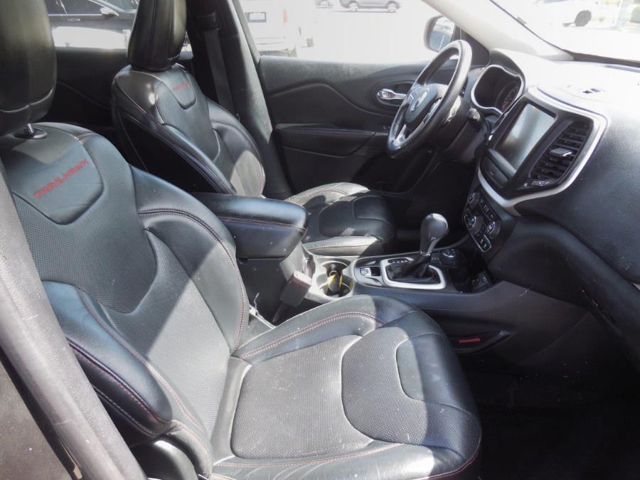2016 Jeep Cherokee 4WD 4dr Trailhawk, available for sale in Hawaiian Gardens, California | Luxe Motors. Hawaiian Gardens, California 2016 Jeep Cherokee 4WD 4dr Trailhawk, available for sale in Hawaiian Gardens, California | Luxe Motors. Hawaiian Gardens, California