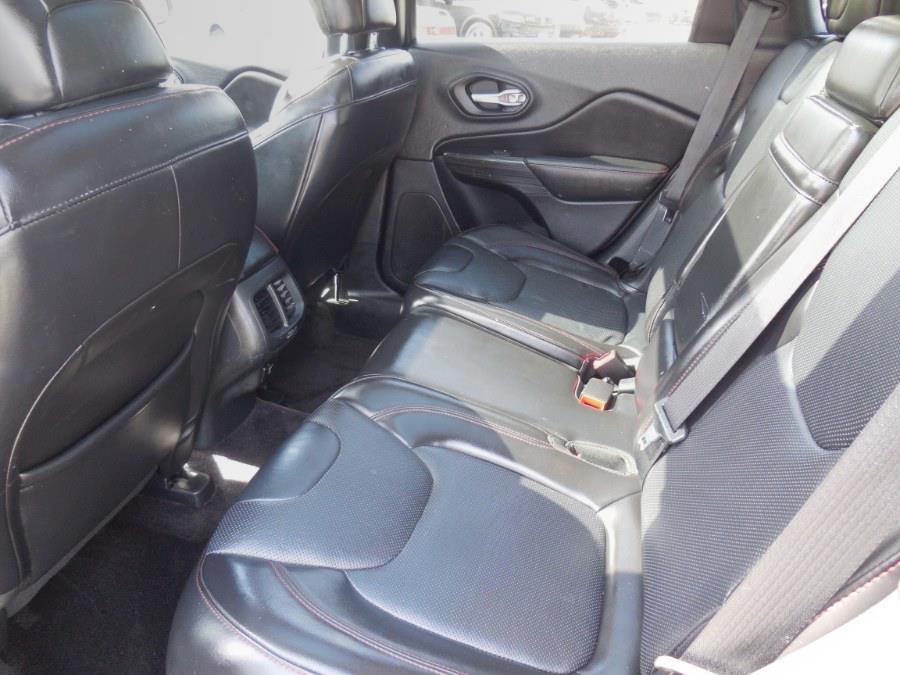 2016 Jeep Cherokee 4WD 4dr Trailhawk, available for sale in Hawaiian Gardens, California | Luxe Motors. Hawaiian Gardens, California 2016 Jeep Cherokee 4WD 4dr Trailhawk, available for sale in Hawaiian Gardens, California | Luxe Motors. Hawaiian Gardens, California