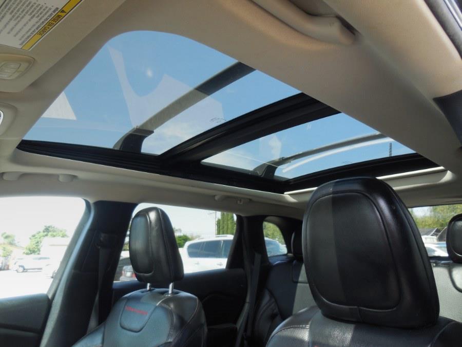 2016 Jeep Cherokee 4WD 4dr Trailhawk, available for sale in Hawaiian Gardens, California | Luxe Motors. Hawaiian Gardens, California 2016 Jeep Cherokee 4WD 4dr Trailhawk, available for sale in Hawaiian Gardens, California | Luxe Motors. Hawaiian Gardens, California