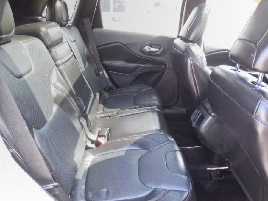 2016 Jeep Cherokee 4WD 4dr Trailhawk, available for sale in Hawaiian Gardens, California | Luxe Motors. Hawaiian Gardens, California 2016 Jeep Cherokee 4WD 4dr Trailhawk, available for sale in Hawaiian Gardens, California | Luxe Motors. Hawaiian Gardens, California
