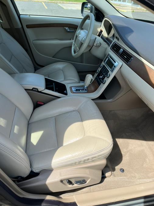 2009 Volvo XC70 4dr Wgn 3.2L w/Sunroof, available for sale in Berlin, Connecticut | Auto Drive Sales & Service. Berlin, Connecticut 2009 Volvo XC70 4dr Wgn 3.2L w/Sunroof, available for sale in Berlin, Connecticut | Auto Drive Sales & Service. Berlin, Connecticut
