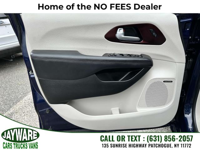 2017 Chrysler Pacifica Limited FWD, available for sale in Patchogue, New York | Jayware Cars Trucks Vans. Patchogue, New York 2017 Chrysler Pacifica Limited FWD, available for sale in Patchogue, New York | Jayware Cars Trucks Vans. Patchogue, New York