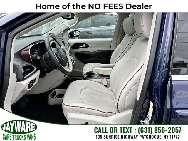2017 Chrysler Pacifica Limited FWD, available for sale in Patchogue, New York | Jayware Cars Trucks Vans. Patchogue, New York 2017 Chrysler Pacifica Limited FWD, available for sale in Patchogue, New York | Jayware Cars Trucks Vans. Patchogue, New York