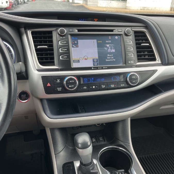 2017 Toyota Highlander XLE V6 AWD (Natl), available for sale in Brooklyn, New York | Top Line Auto Inc.. Brooklyn, New York 2017 Toyota Highlander XLE V6 AWD (Natl), available for sale in Brooklyn, New York | Top Line Auto Inc.. Brooklyn, New York
