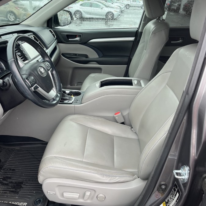 2017 Toyota Highlander XLE V6 AWD (Natl), available for sale in Brooklyn, New York | Top Line Auto Inc.. Brooklyn, New York 2017 Toyota Highlander XLE V6 AWD (Natl), available for sale in Brooklyn, New York | Top Line Auto Inc.. Brooklyn, New York